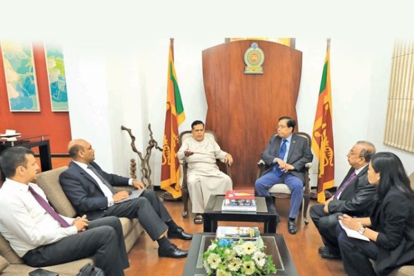 නාවික සහ ගුවන් ගමන් වලට පිලිපීන රටෙන් මෙරටට අතහිත