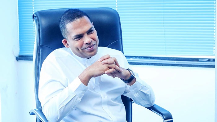 හරීන් ඇමතිතුමා ආමී එකෙ කොල්ලන්ට දෙන්න යන අලුත් ම ටාගට් එක